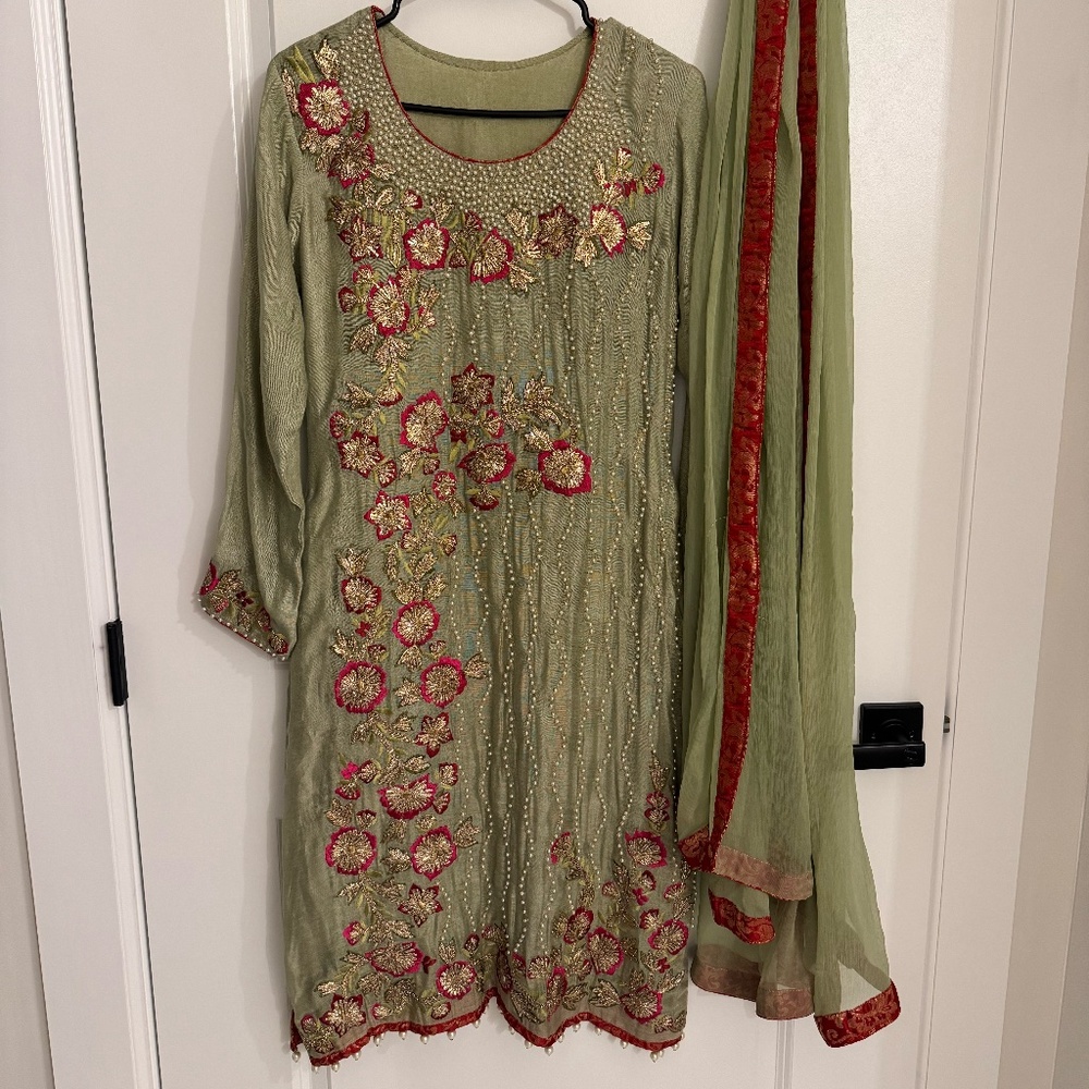3 Piece Pakistani Formal Outfit (Shirts/Pants/Dupatta)